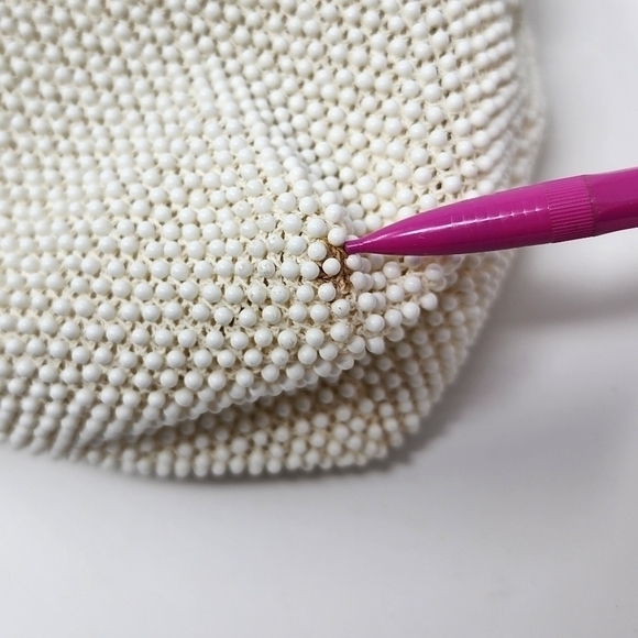 Vintage White Beaded‎ Clasp Handbag - Picture 9 of 11